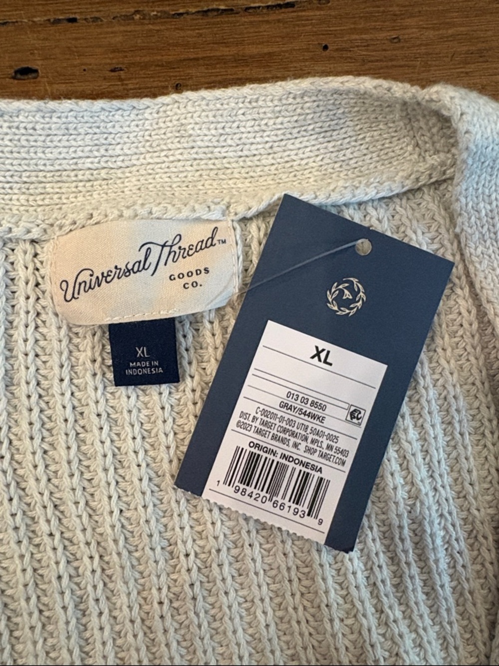 Universal Thread Light Gray Ribbed V-Neck Buttoned Knit Vest - Picture 2 of 3